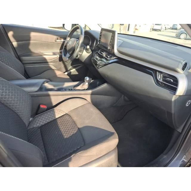 2022 TOYOTA C-HR FLAME