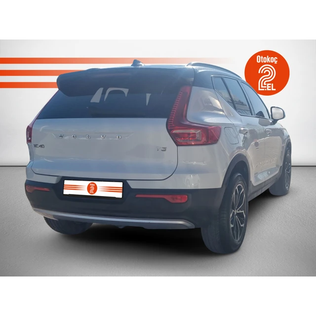 2021 VOLVO XC40 MOMENTUM