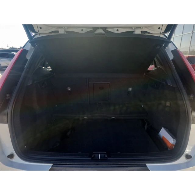 2021 VOLVO XC40 MOMENTUM