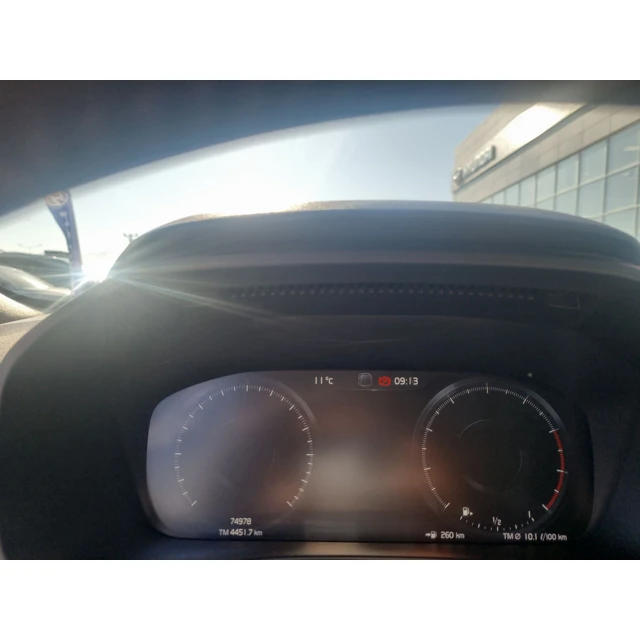 2021 VOLVO XC40 MOMENTUM